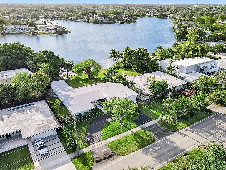 19260 NE 22nd Ave — Photo 2