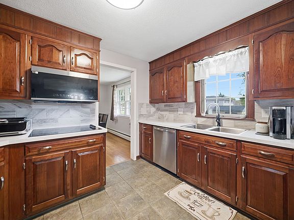 5th image of 173 Colonial Dr #A