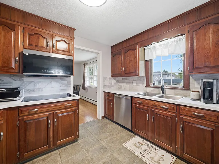 173 Colonial Dr #A — Photo 5