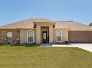 29762 Macon Dr, Albany, LA 70711