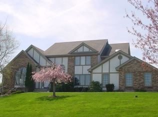 25 Huntington Dr, Danbury, CT 06811