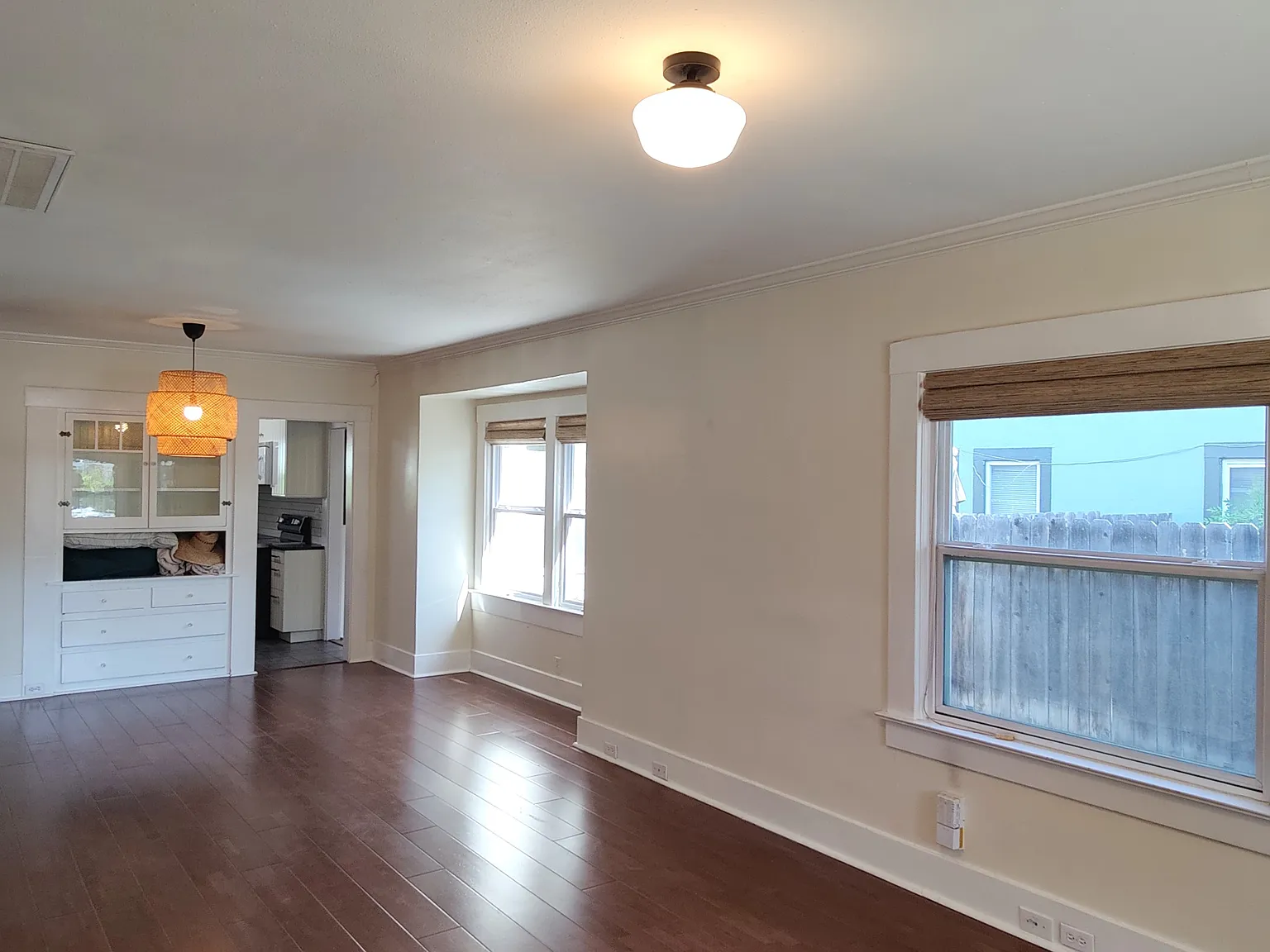 2 bed, 1.5 bath, 1092 sqft, $2,150 — Photo 2