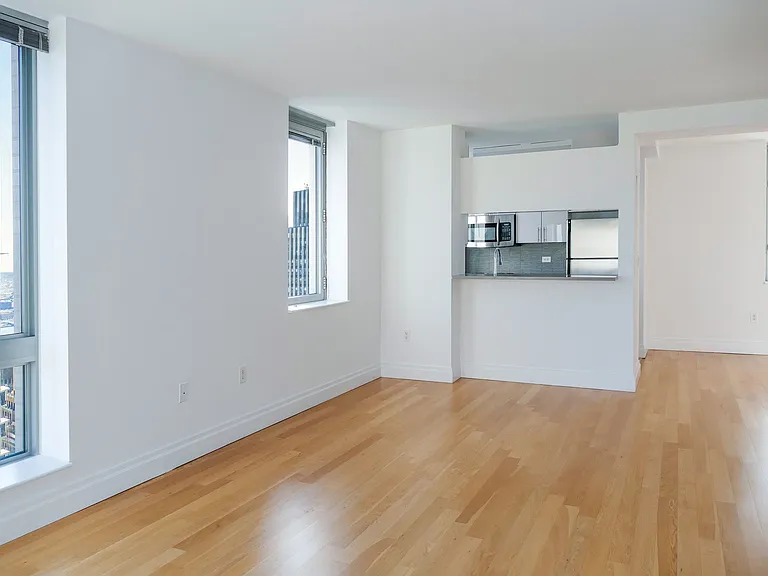 150 E 44th St #29C — Photo 4