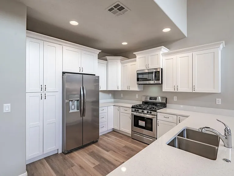 174 N 100 W #6 — Photo 2