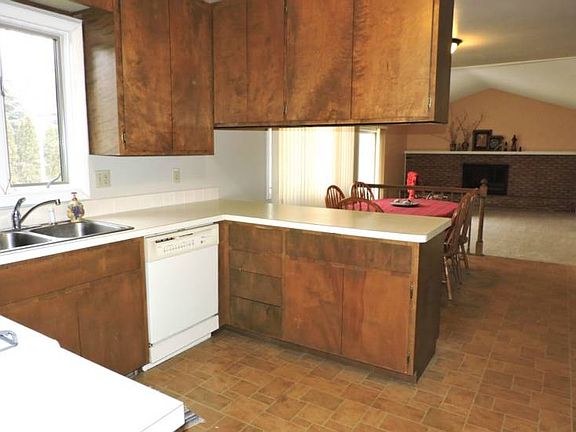 5th image of 202 W Chapel Ln