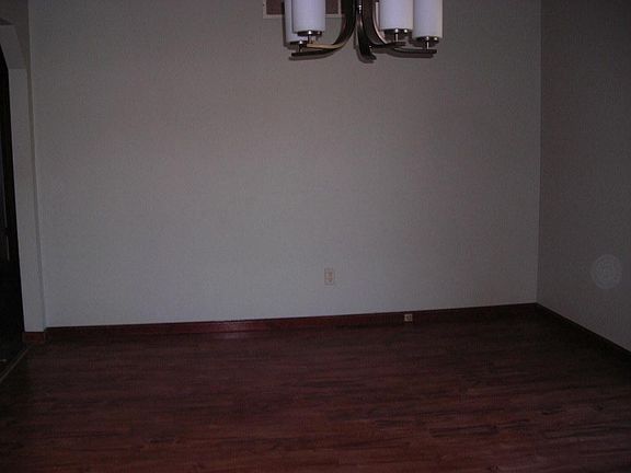 3rd image of 606 Avenue E
