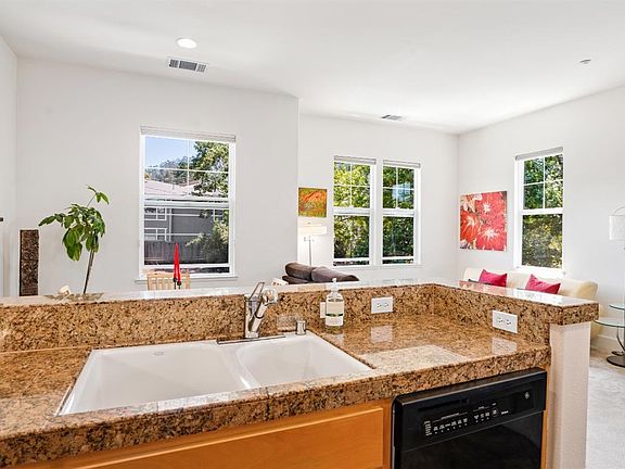 4th image of 26 Merrydale Court