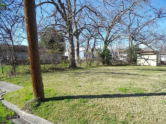 2nd image of 925 E 32nd 1/2 St Lot 17