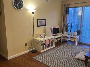 1202 Creve Coeur Crossing Ln APT E, Chesterfield, MO 63017