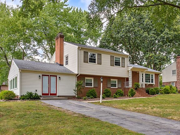 3rd image of 1900 Sweetwater Ln