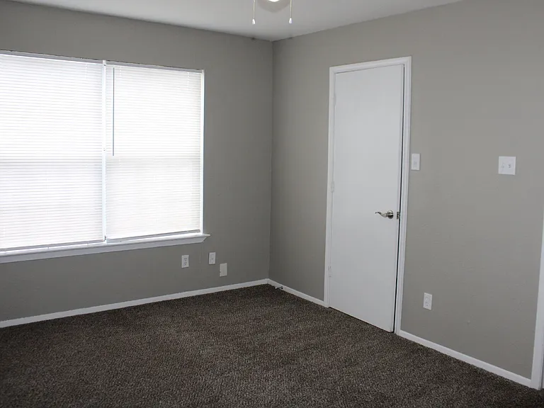 528 Glen Cove St — Photo 12