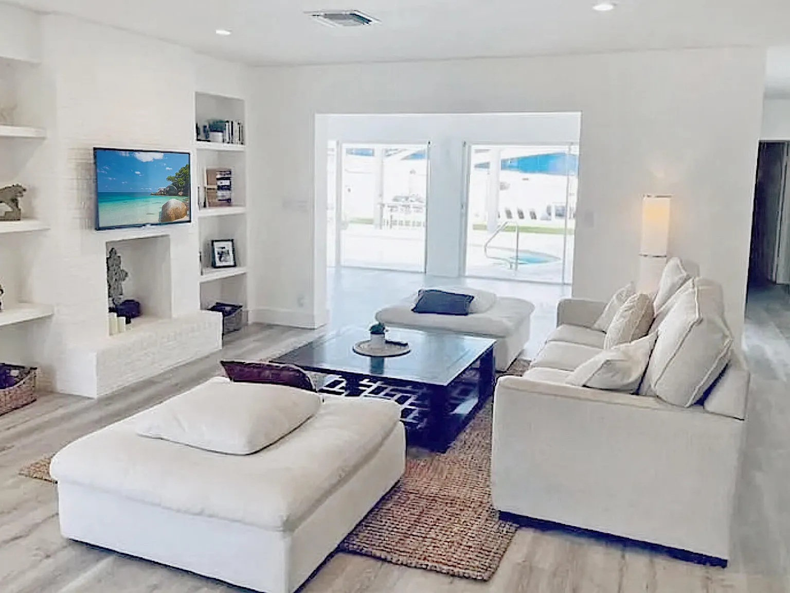 3 bed, 3.0 bath, 2871 sqft, $8,500 — Photo 2