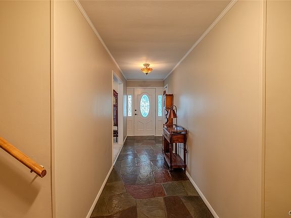 4th image of 100 Highridge Dr