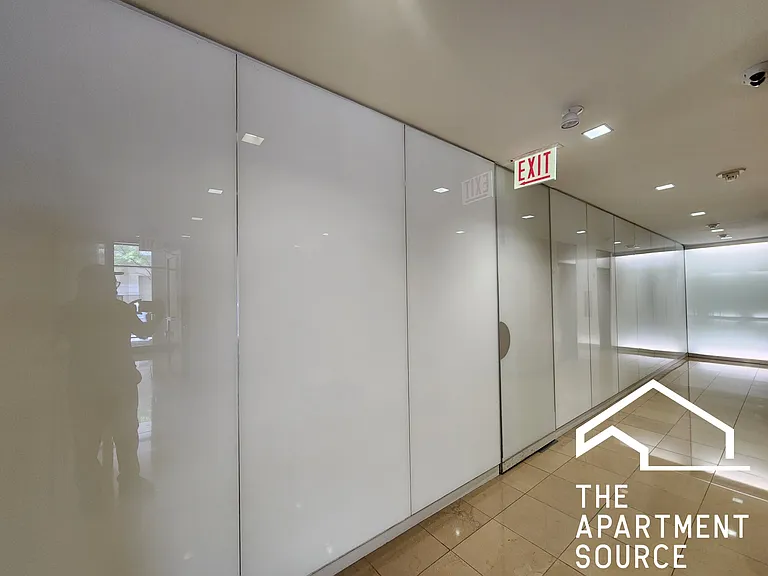 260 E Chestnut St #803 — Photo 15