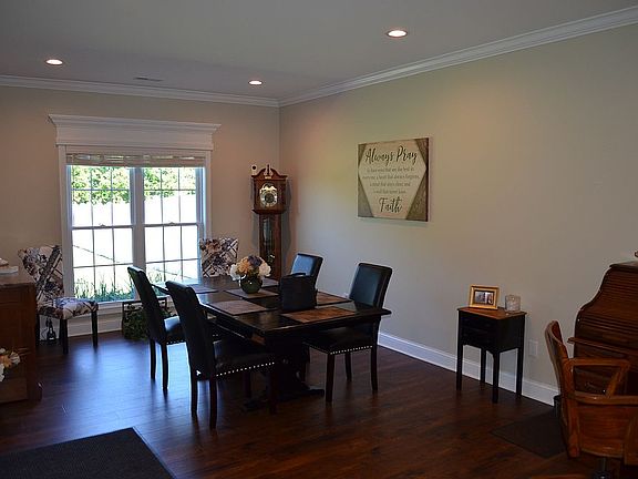 4th image of 117 Twinson Ct
