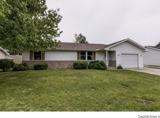 211 N Heather Ln, Auburn, IL 62615