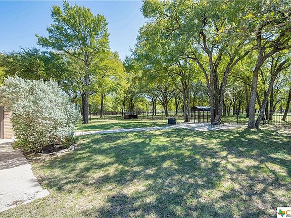 4th image of 3228 Pecan Cove Dr