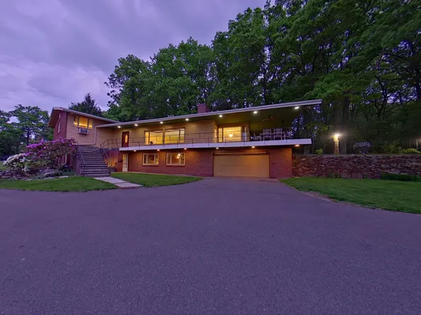 33 High Ridge Road, Manchester, NH 03104
