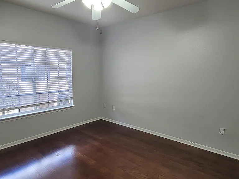 121 Grand Beach Pl — Photo 9