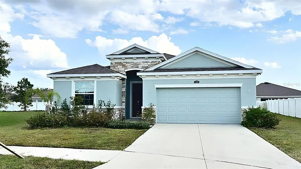 4 bed, 2.5 bath, 2046 sqft, $2,400 — Photo 1