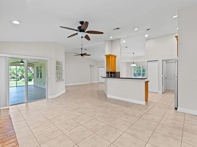16628 Valencia Blvd — Photo 13