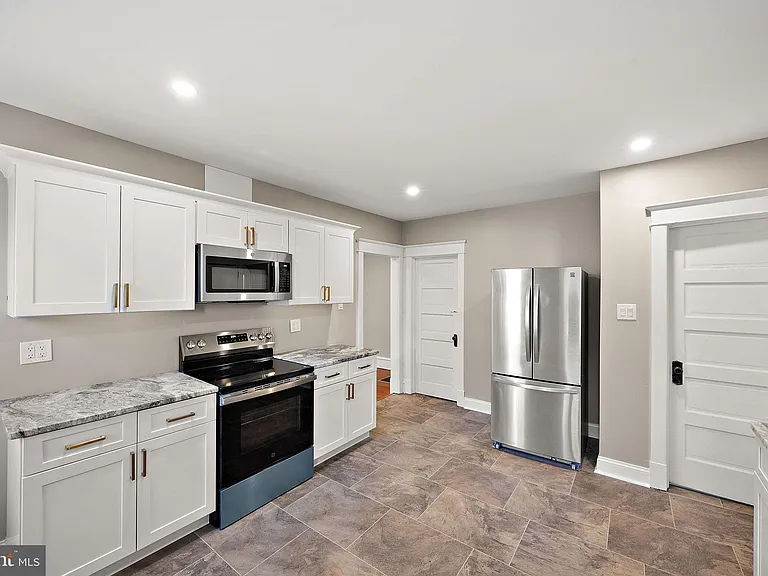 1522 W 7th St #1 — Photo 12