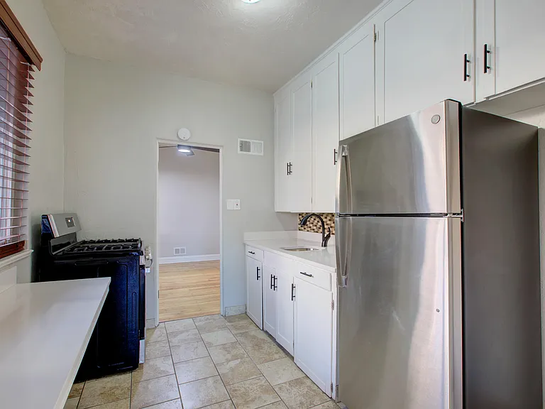 1030 N Washington St — Photo 33
