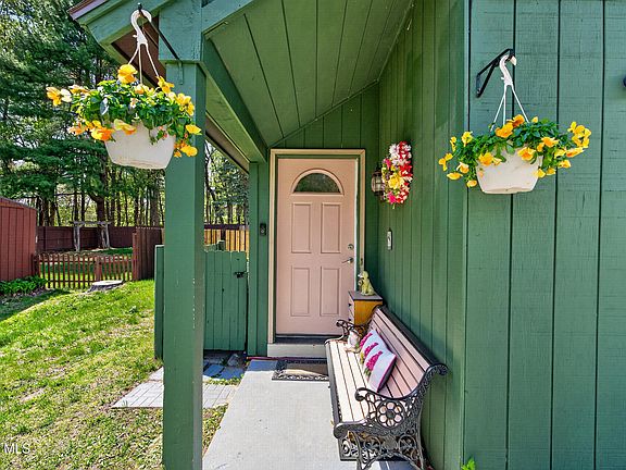 3rd image of 28 Thimbleberry Road