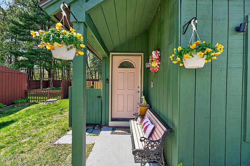 3rd image of 28 Thimbleberry Road