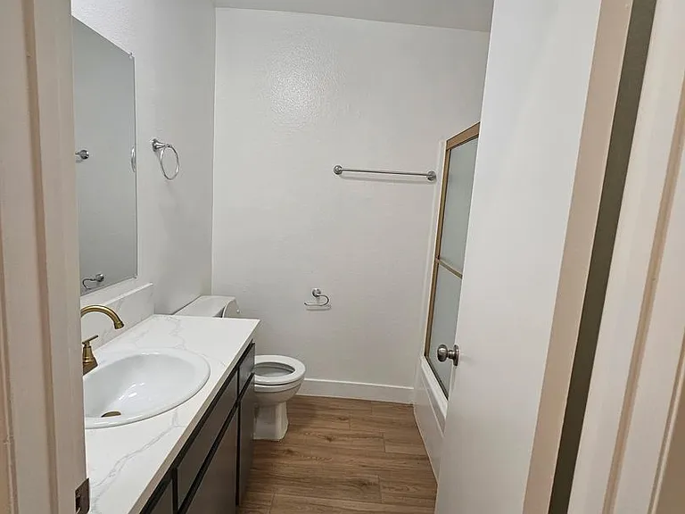 7061 Whitsett Ave — Photo 3