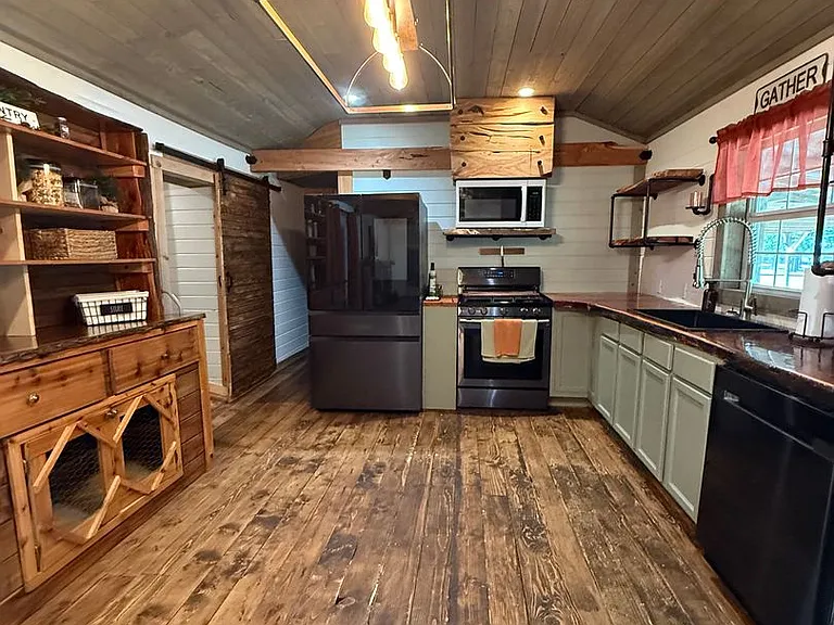 2723 Tin Top Rd — Photo 3