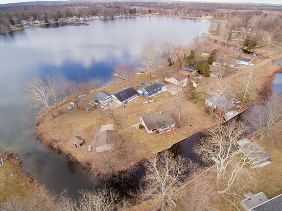 4th image of 46958 Island Dr