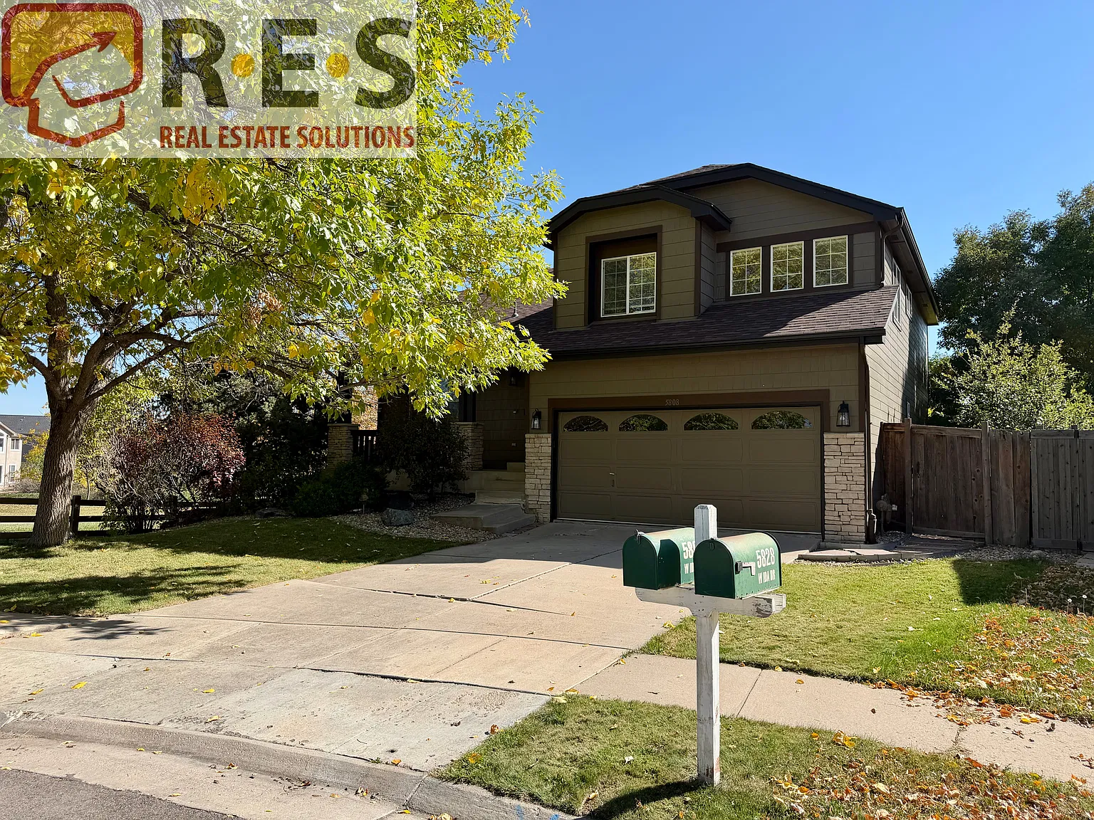 3 bed, 2.5 bath, 1994 sqft, $2,949 — Photo 2