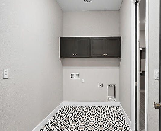 5th image of 313 Emerald Pearl Dr