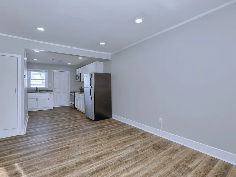 17817 Bayne St — Photo 10