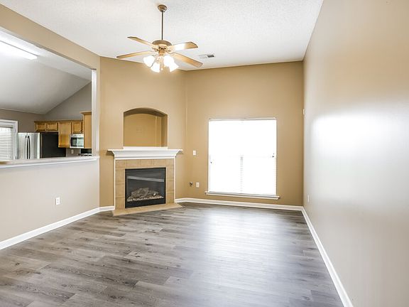3rd image of 4941 Wemberley Dr