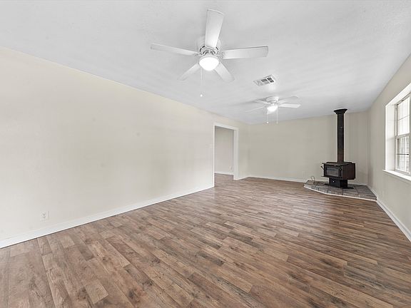 2nd image of 604 E Pine St