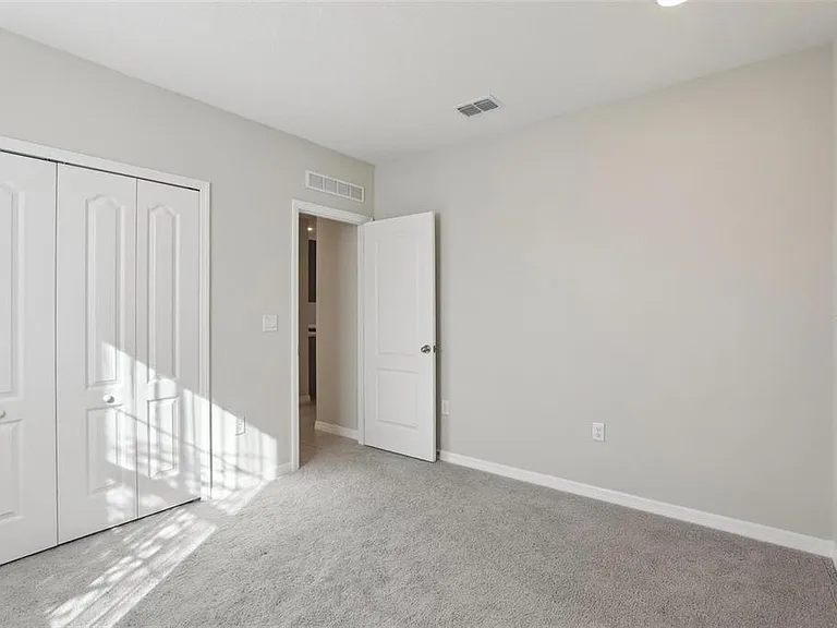 2410 Park Ave — Photo 14