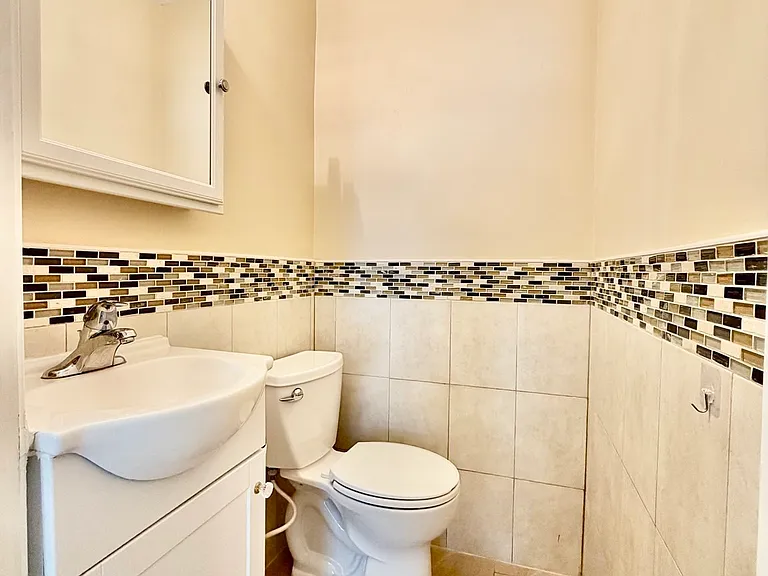 163 Walnut St #1 — Photo 12
