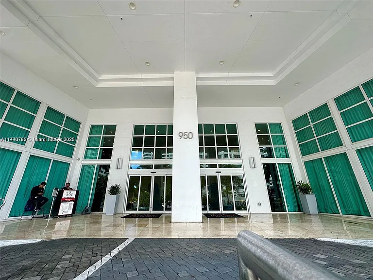 950 Brickell Bay Dr #2802 — Photo 10
