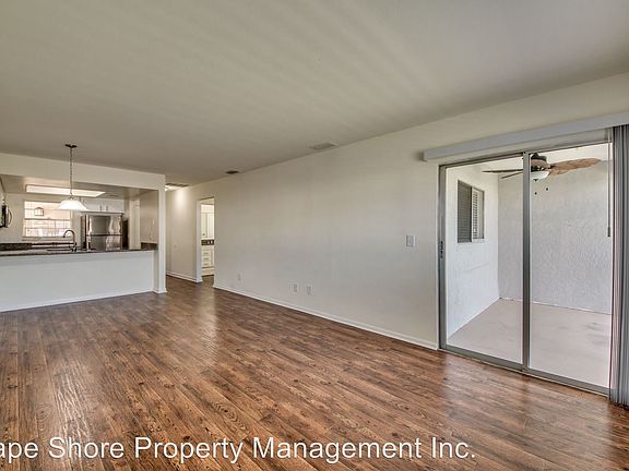 3rd image of 630 SE 13th Pl APT 10