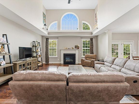 3rd image of 10862 Pleasant Colony Dr