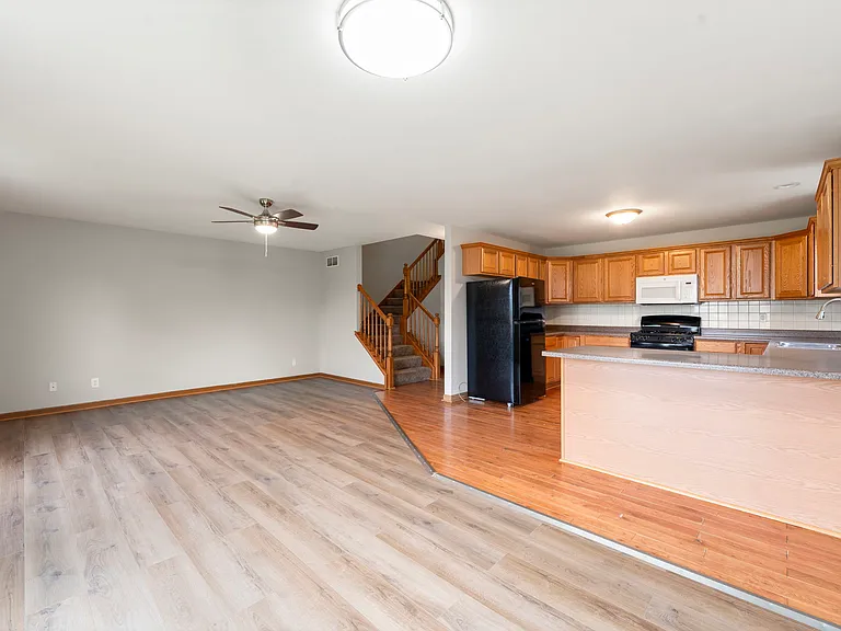 1477 Stonefield Dr — Photo 16