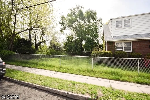 2nd Flr Private Backyard