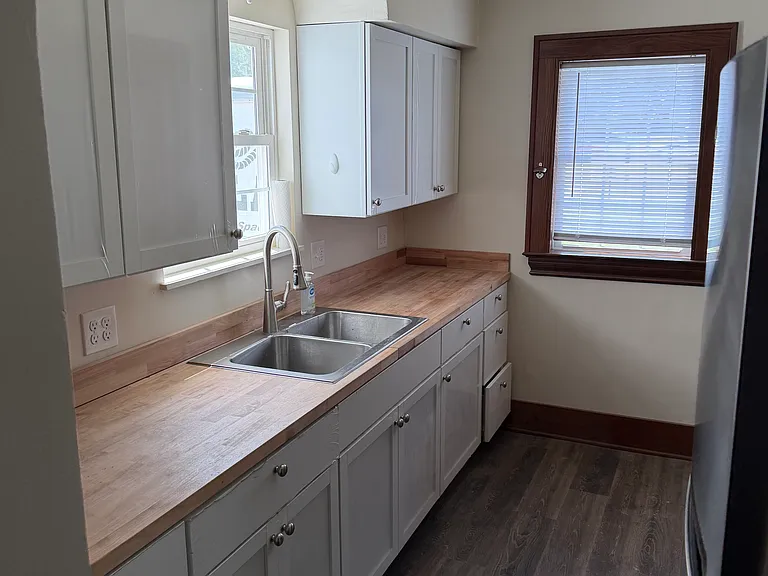 2922 Center Point Rd NE — Photo 3