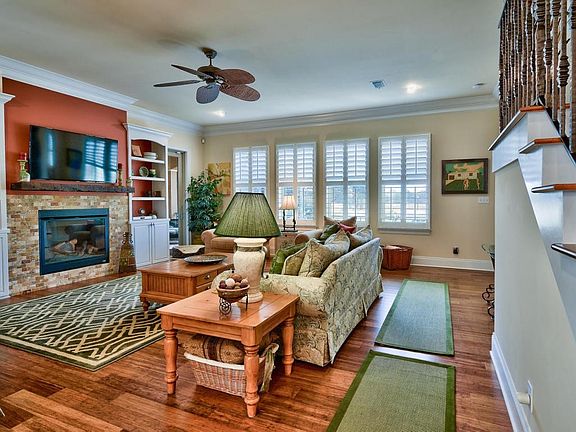 Open Floor Plan--Built Ins