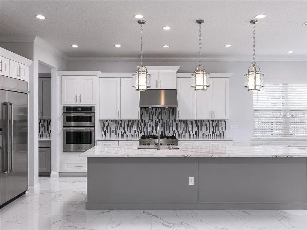 Building Photo - 10511 Royal Cypress Way