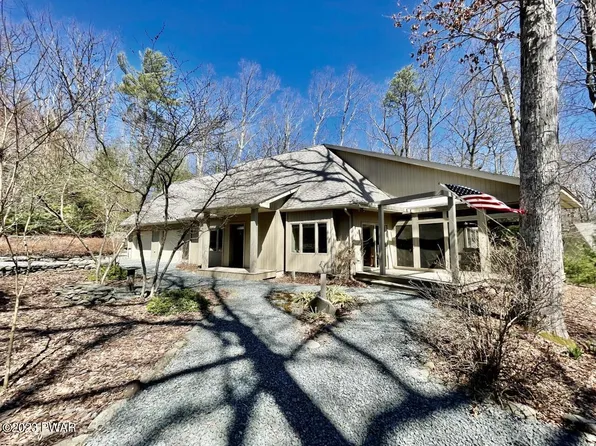 159 W Shore Rd, Shohola, PA 18458