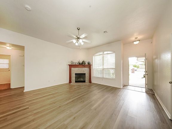 4th image of 4192 Queens Dr