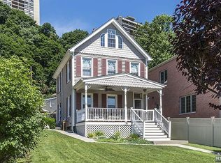 23 Lasher Ln, Edgewater, NJ 07020